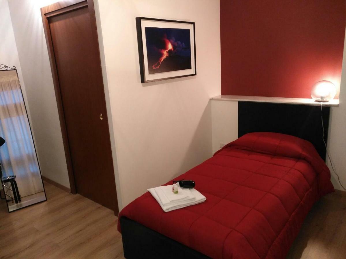 Tosca B&B Катания Экстерьер фото